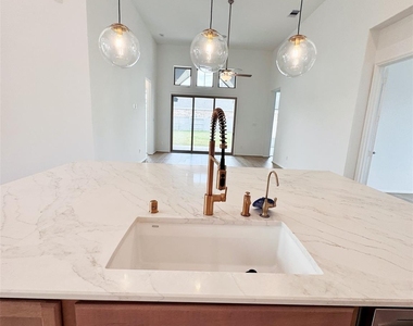 4918 Mango Park Lane - Photo Thumbnail 10