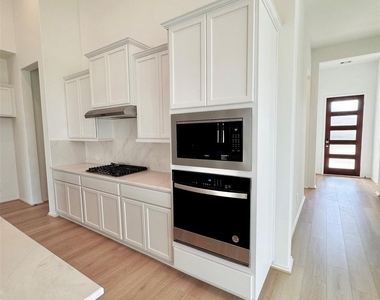4918 Mango Park Lane - Photo Thumbnail 8