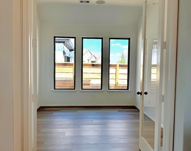 4918 Mango Park Lane - Photo Thumbnail 16
