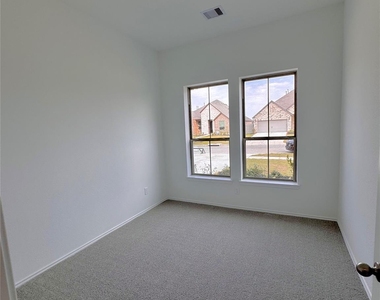 4918 Mango Park Lane - Photo Thumbnail 24