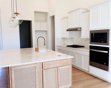 4918 Mango Park Lane - Photo Thumbnail 9