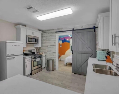 8411 Garden Parks Drive - Photo Thumbnail 4