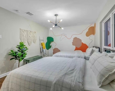 8411 Garden Parks Drive - Photo Thumbnail 7