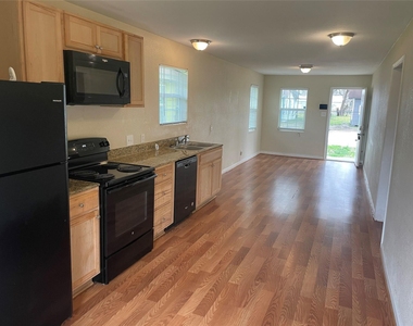 3942 King Street - Photo Thumbnail 1