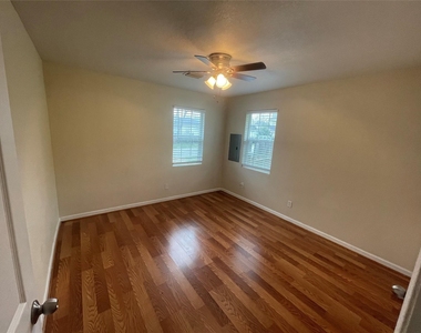 3942 King Street - Photo Thumbnail 3