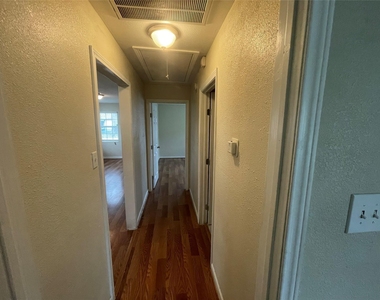3942 King Street - Photo Thumbnail 8