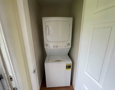 3942 King Street - Photo Thumbnail 5