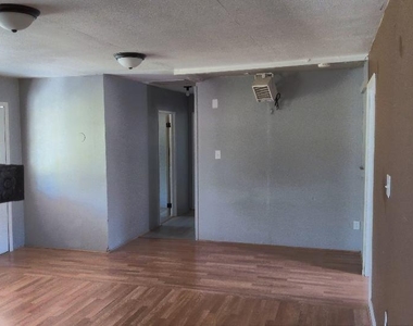 18397 Deer Glen West Drive - Photo Thumbnail 9