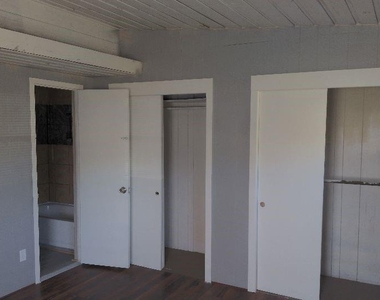 18397 Deer Glen West Drive - Photo Thumbnail 12