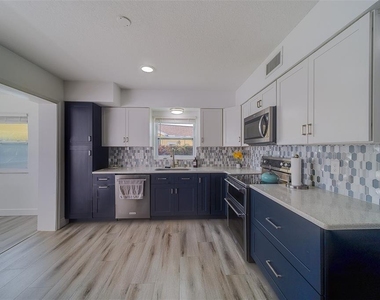 2109 Bayshore Drive - Photo Thumbnail 12
