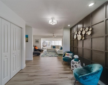2109 Bayshore Drive - Photo Thumbnail 2