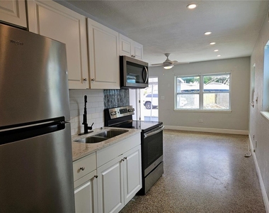6801 48th Avenue N - Photo Thumbnail 10
