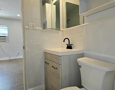 6801 48th Avenue N - Photo Thumbnail 16