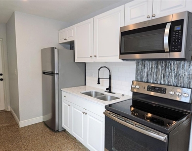 6801 48th Avenue N - Photo Thumbnail 9
