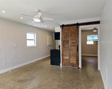 6801 48th Avenue N - Photo Thumbnail 4