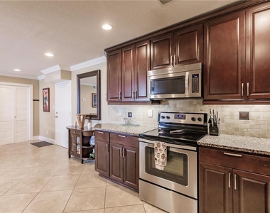 1055 W Peppertree Drive - Photo Thumbnail 5
