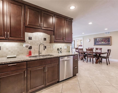 1055 W Peppertree Drive - Photo Thumbnail 6