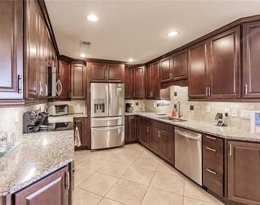 1055 W Peppertree Drive - Photo Thumbnail 4
