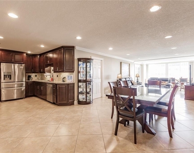 1055 W Peppertree Drive - Photo Thumbnail 2