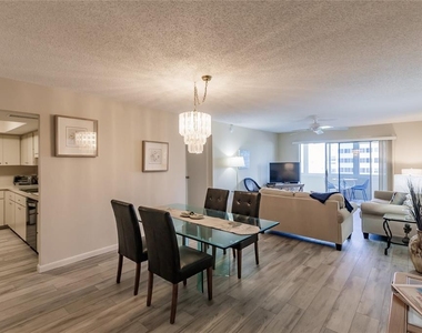 1055 W Peppertree Drive - Photo Thumbnail 7