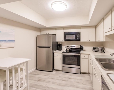 1055 W Peppertree Drive - Photo Thumbnail 5