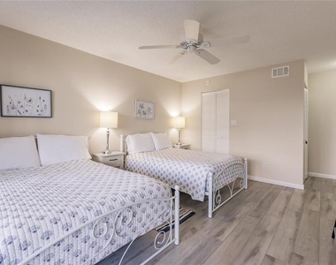 1055 W Peppertree Drive - Photo Thumbnail 12
