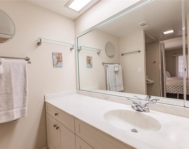1055 W Peppertree Drive - Photo Thumbnail 16