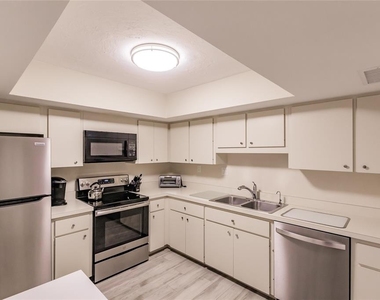 1055 W Peppertree Drive - Photo Thumbnail 6