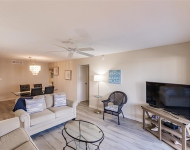 1055 W Peppertree Drive - Photo Thumbnail 4