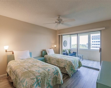 1055 W Peppertree Drive - Photo Thumbnail 18