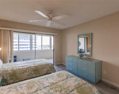 1055 W Peppertree Drive - Photo Thumbnail 20