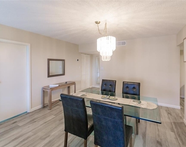 1055 W Peppertree Drive - Photo Thumbnail 9
