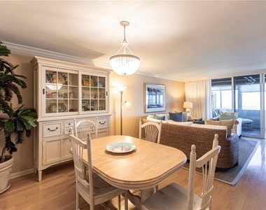 1055 W Peppertree Drive - Photo Thumbnail 2