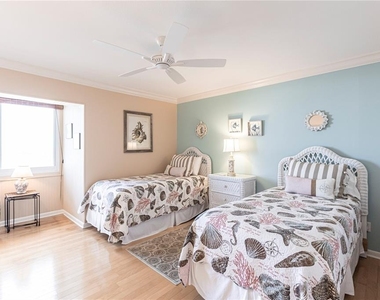 1055 W Peppertree Drive - Photo Thumbnail 19