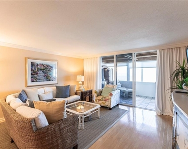 1055 W Peppertree Drive - Photo Thumbnail 7