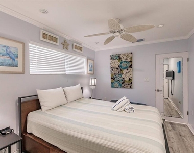 6020 Midnight Pass Road - Photo Thumbnail 15