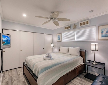 6020 Midnight Pass Road - Photo Thumbnail 8