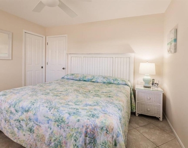 6020 Midnight Pass Road - Photo Thumbnail 10