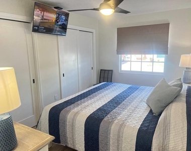 6020 Midnight Pass Road - Photo Thumbnail 10