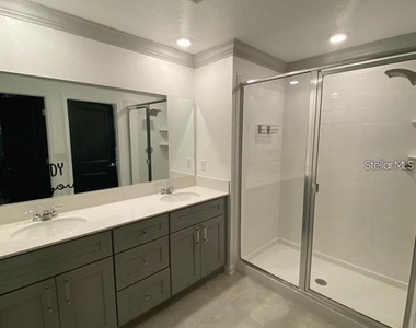 212 Pershing Street - Photo Thumbnail 4