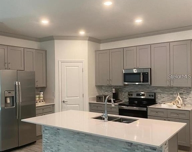 212 Pershing Street - Photo Thumbnail 3