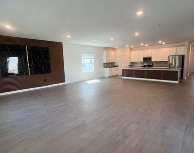 11701 Language Way - Photo Thumbnail 14