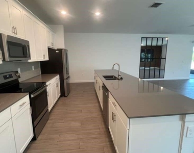 11701 Language Way - Photo Thumbnail 6