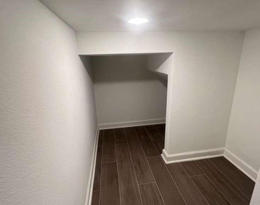 11701 Language Way - Photo Thumbnail 16