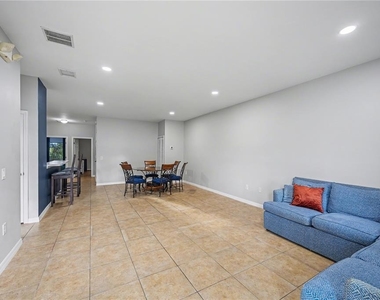 3158 Sun Lake Court - Photo Thumbnail 9