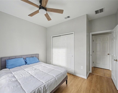 3158 Sun Lake Court - Photo Thumbnail 11