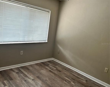 2735 Sw 35th Place - Photo Thumbnail 4