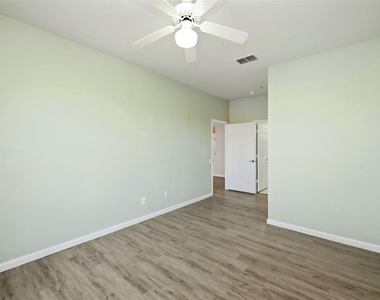7123 Yacht Basin Avenue - Photo Thumbnail 18