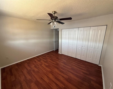 914 Lake Destiny Road - Photo Thumbnail 23