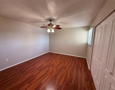914 Lake Destiny Road - Photo Thumbnail 26